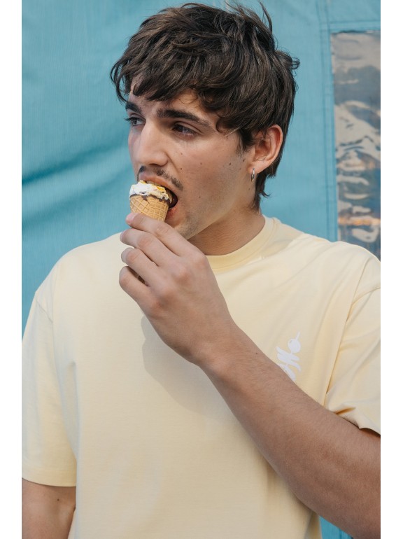 Camiseta oversize gráfica...