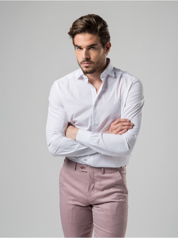 camisa blanca hombre entallada