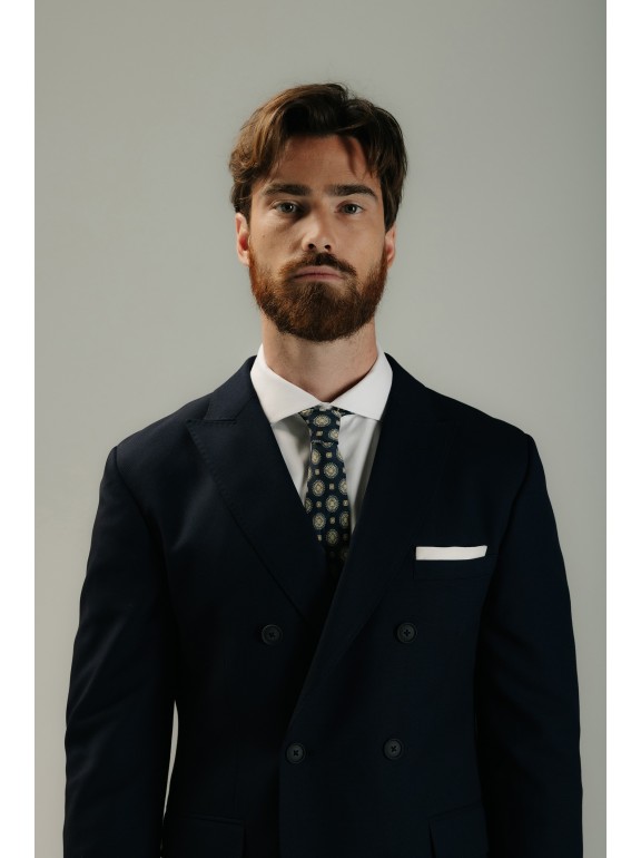 Americana de traje cruzada...